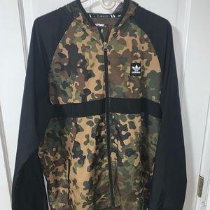 Adidas Men’s L Camo Windbreaker